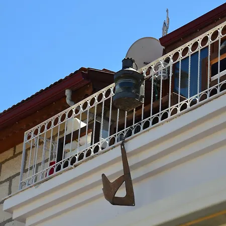 Antik House 1880 Otel Çeşme